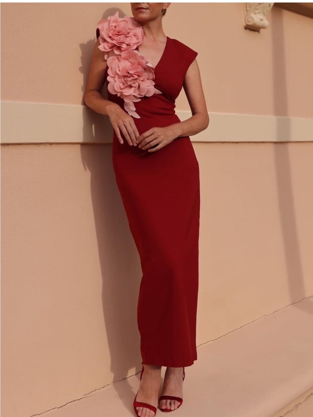 Elliatt Zahara Plunge V-Neck Cap Sleeve 3D Floral Appliqué Gown Burgundy Red